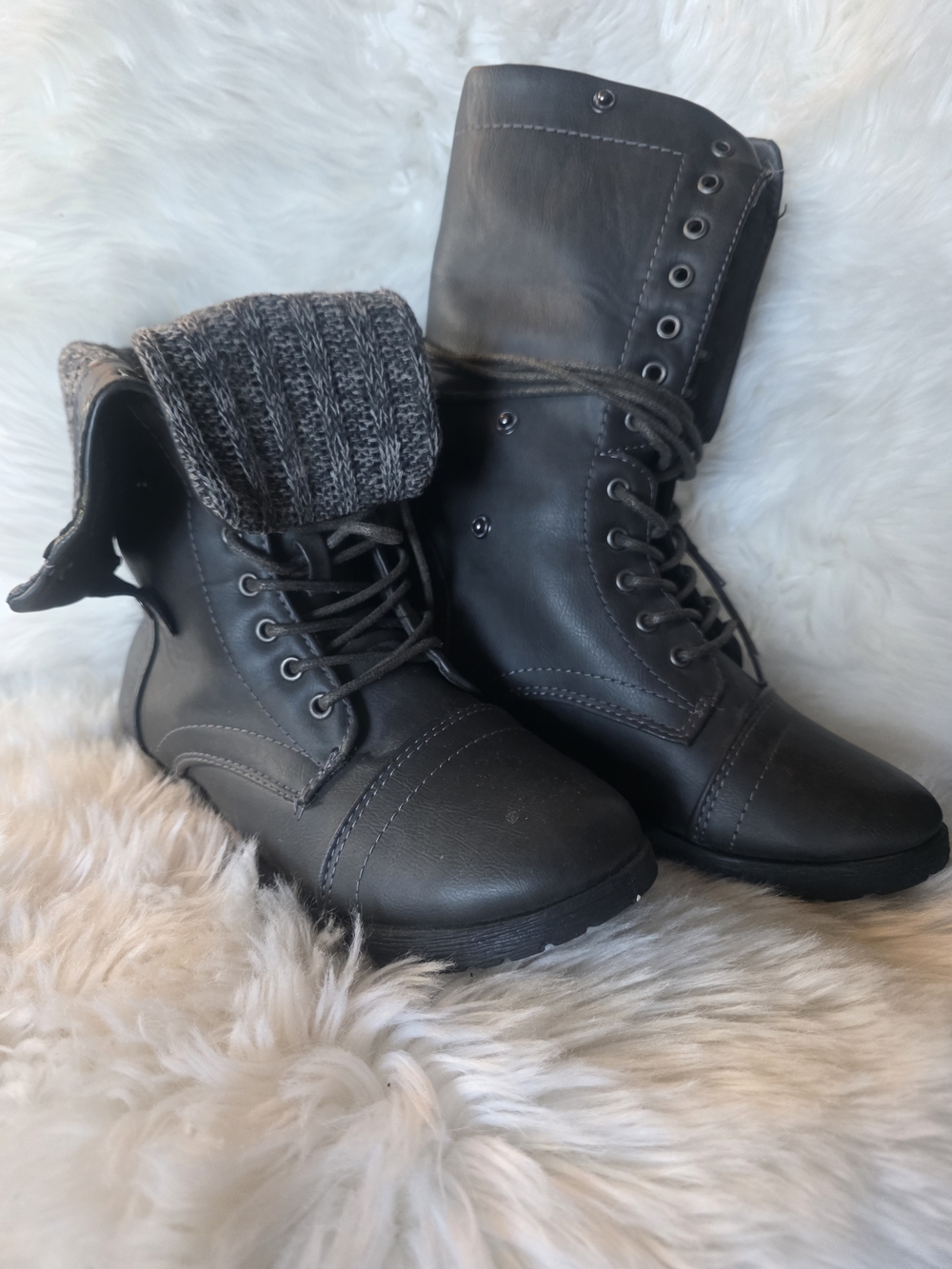 Lace-Up Combat Boots Knit Fold Over Cuff Size 7 | Cozy Grunge